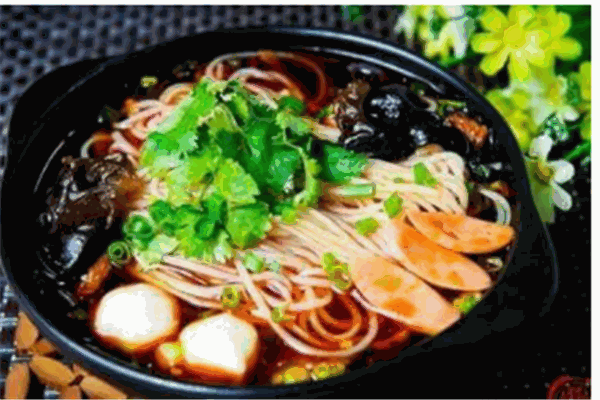 三口品云南过桥米线